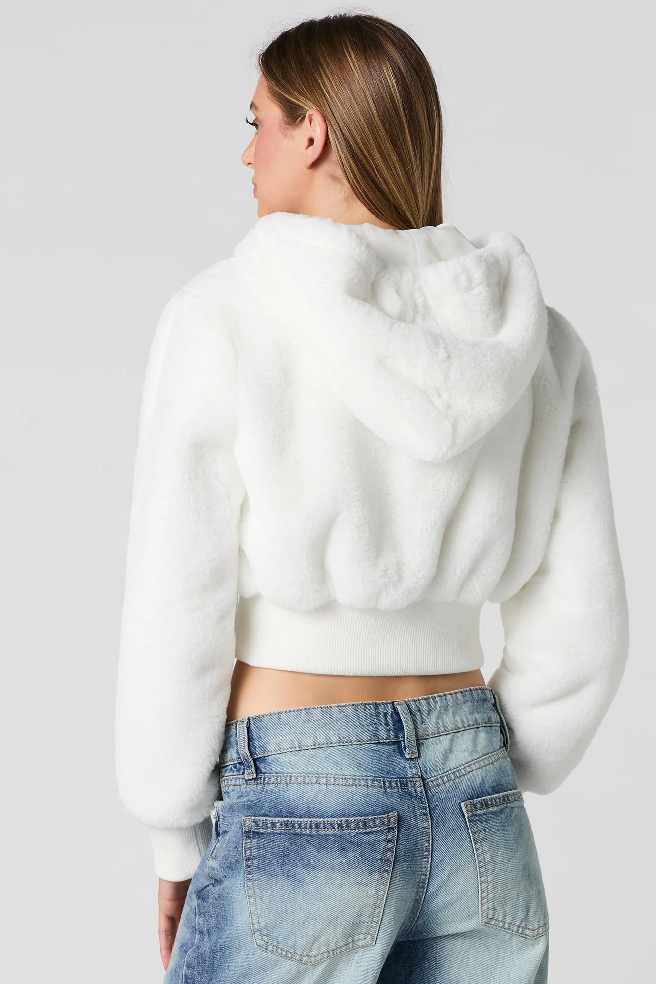 Blouson écourté à capuchon en similifourrure avec glissière - Image 8