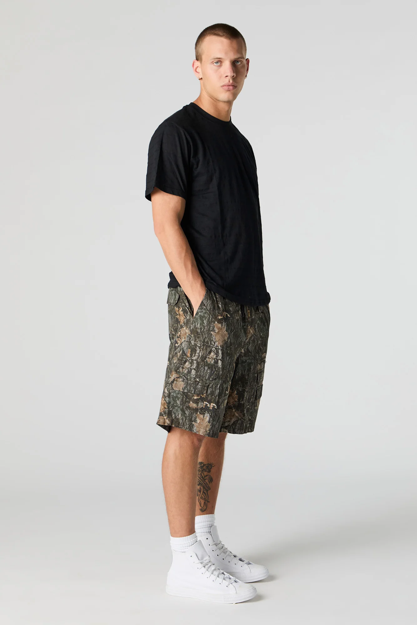 Short cargo avec poches à fermeture à glissière et taille coulissante - Image 2