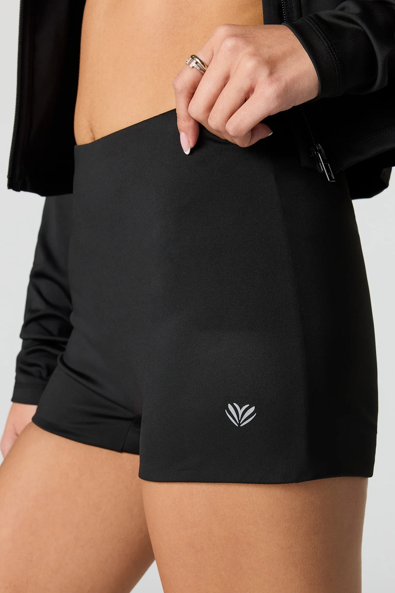 Active Double Layer Short - Image 9