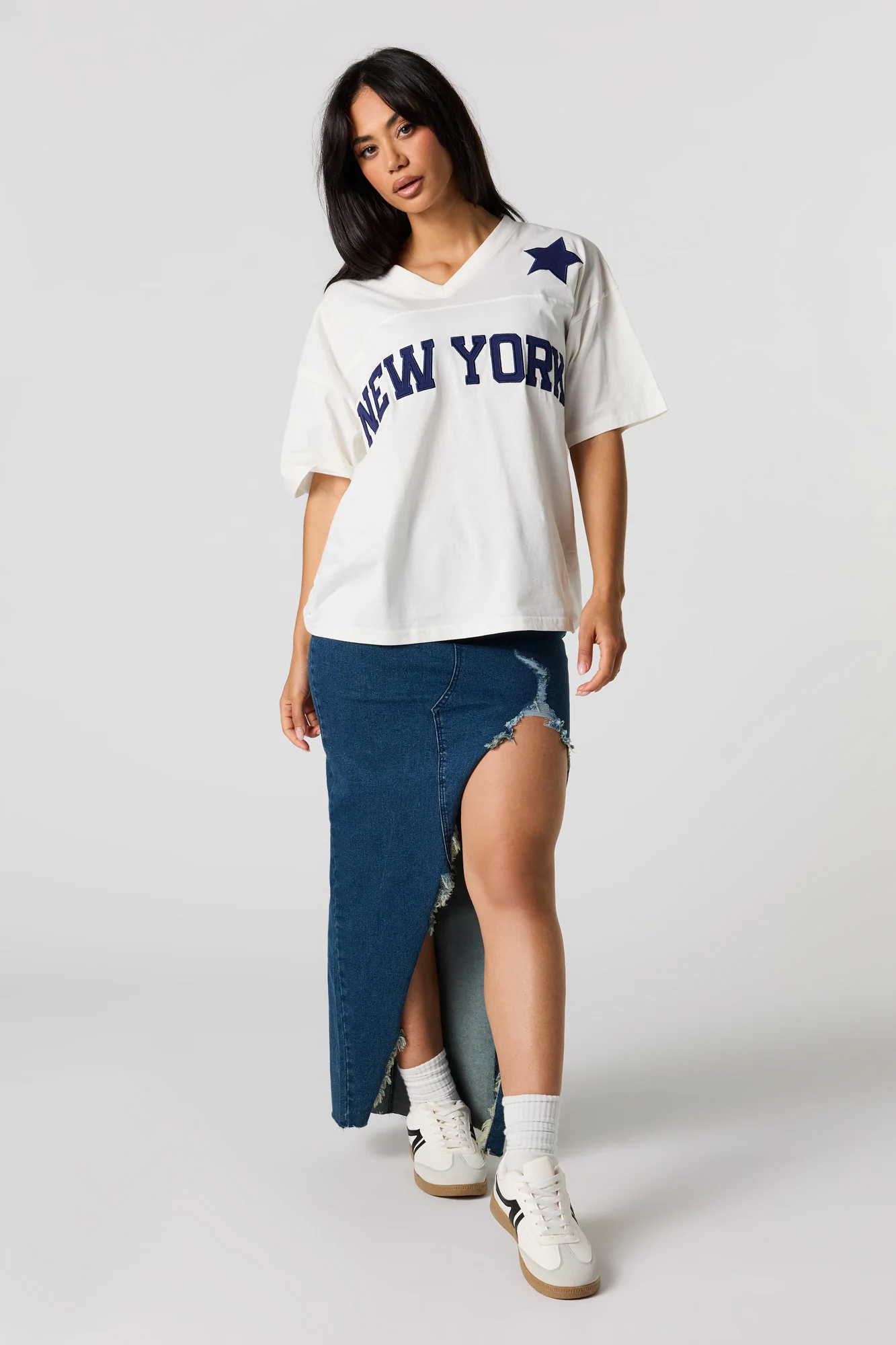 New York Twill Embroidered V-Neck T-Shirt - Image 3