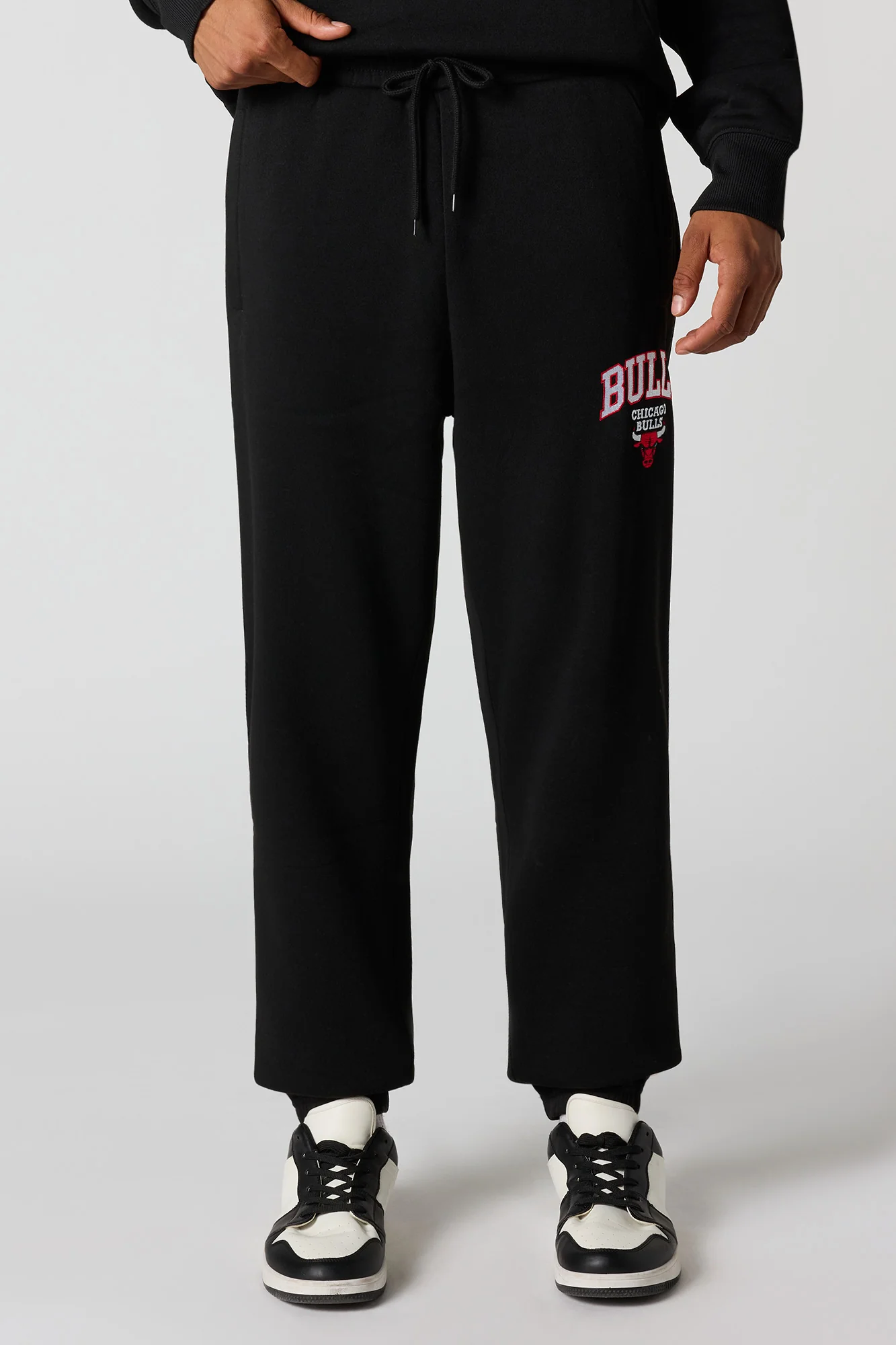 Chicago Bulls Embroidered Jogger - Image 5