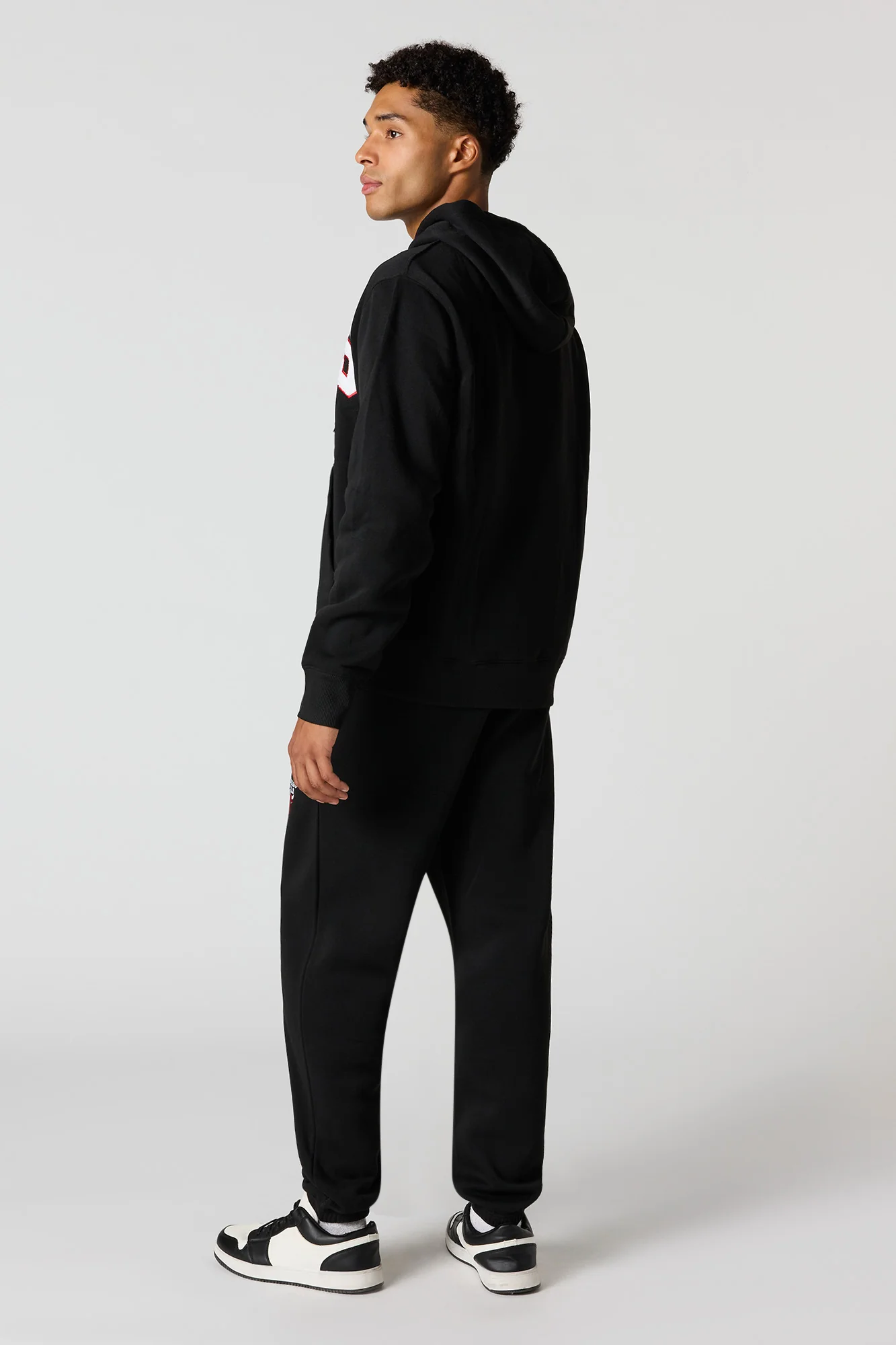 Chicago Bulls Embroidered Jogger - Image 7