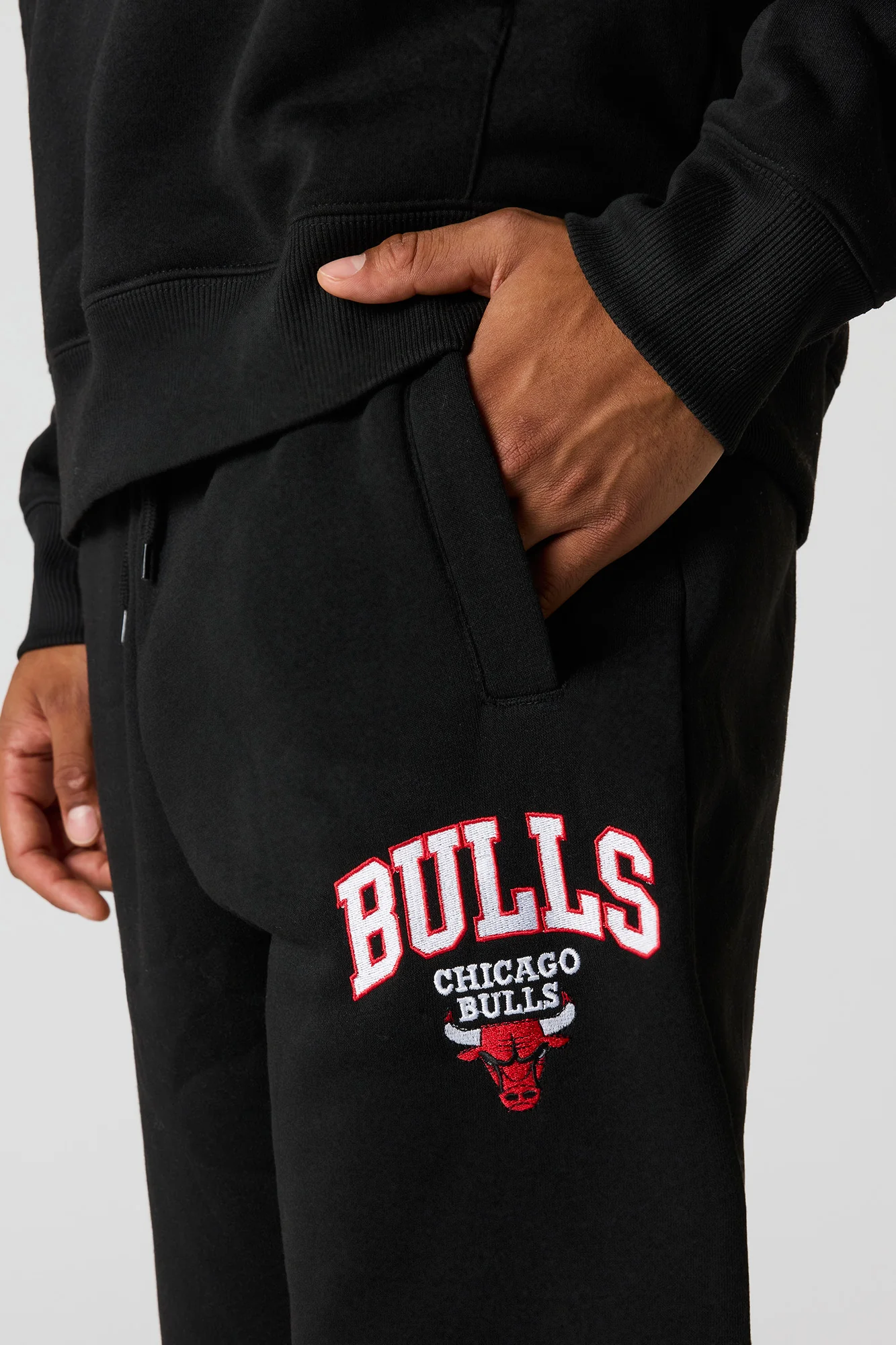 Chicago Bulls Embroidered Jogger - Image 8