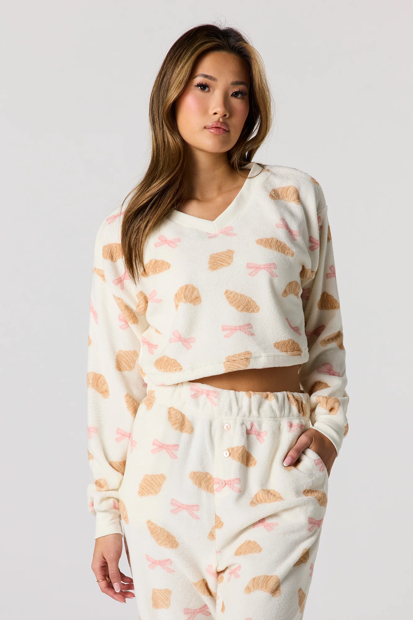 Plush Long Sleeve Top & Pant Pajama Set - Image 10