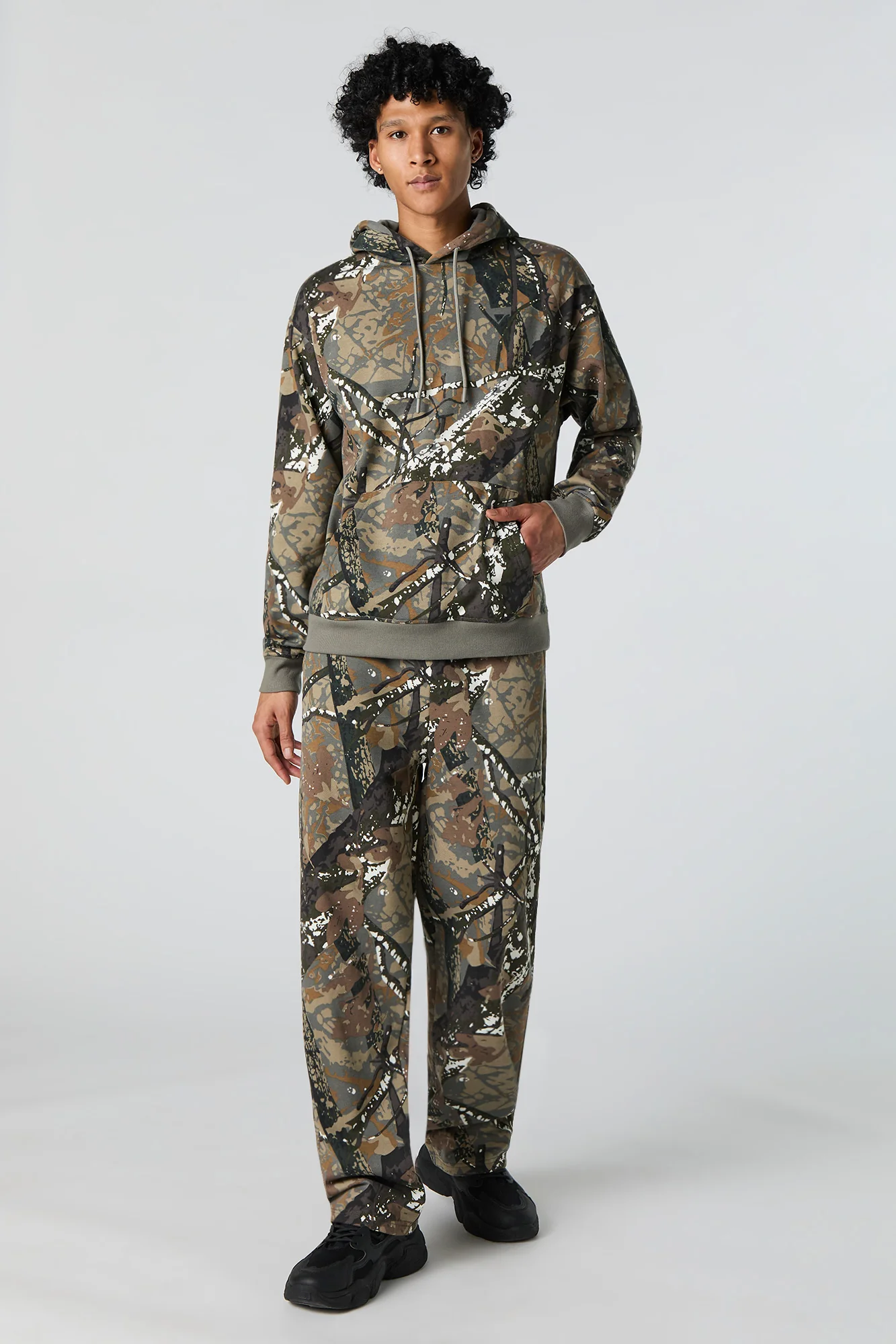 Haut à capuchon en molleton à imprimé camouflage - Image 12