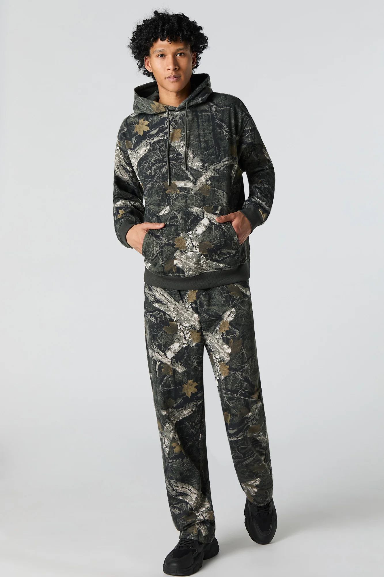 Haut à capuchon en molleton à imprimé camouflage - Image 3